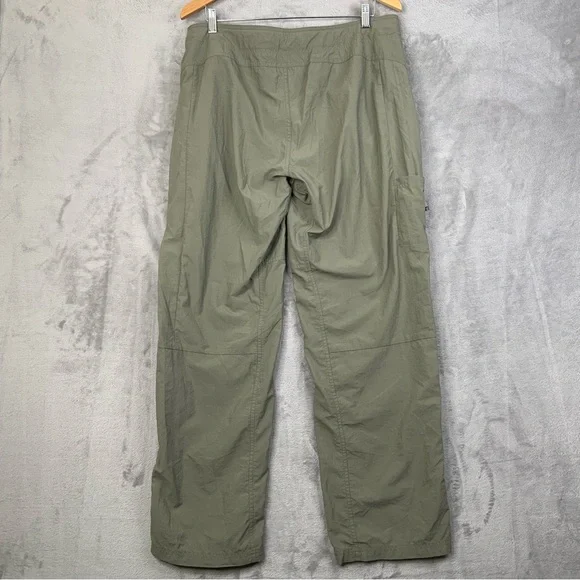 Mountain Hardwear Women’s Green Cargo  Hiking Pants. Size 14/32. - Picture 2 of 9
